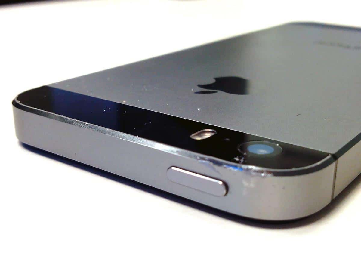 Graffi visibili su iPhone 5 nero? Ecco una soluzione fai-da-te provata da  iPhoneItalia! - iPhone Italia