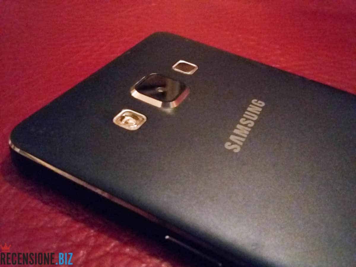 Samsung Galaxy A5 SM-A500F-particolare fotocamera e flash led