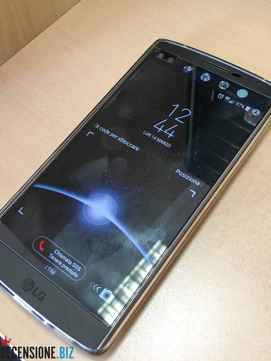 LG V10 schermo acceso