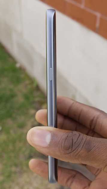 Recensione Samsung Galaxy S7 - laterale