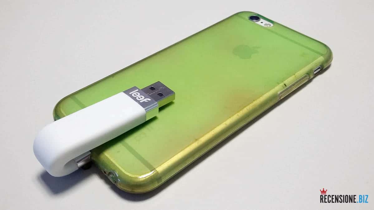 Leef iBridge plug in iPhone 6S back