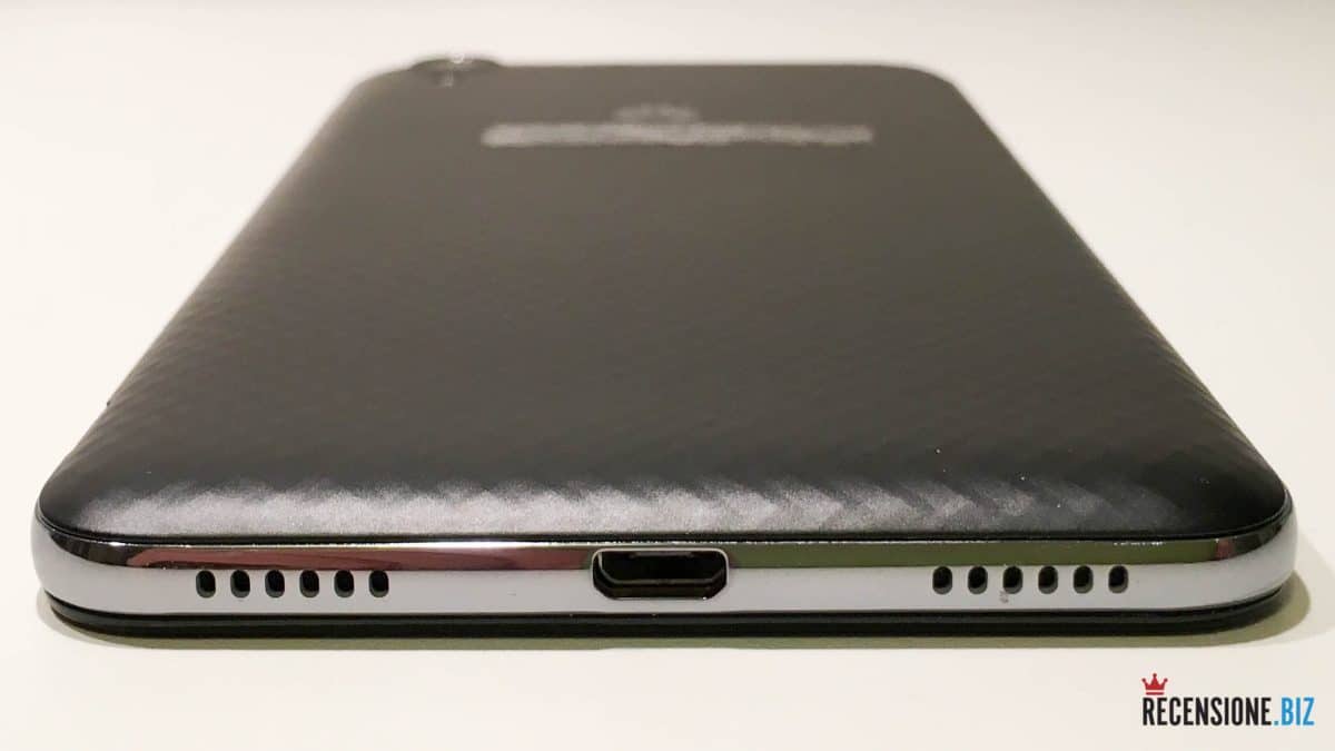 Huawei Y6 II parte inferiore con USB 2.0 micro, altoparlante e microfono